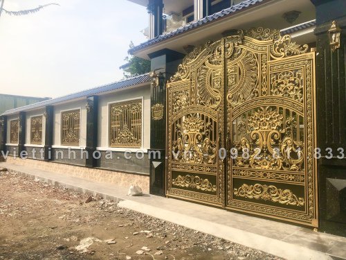 Cổng nhôm đúc biệt thự nhà Thanh Tùng - Bình Tân